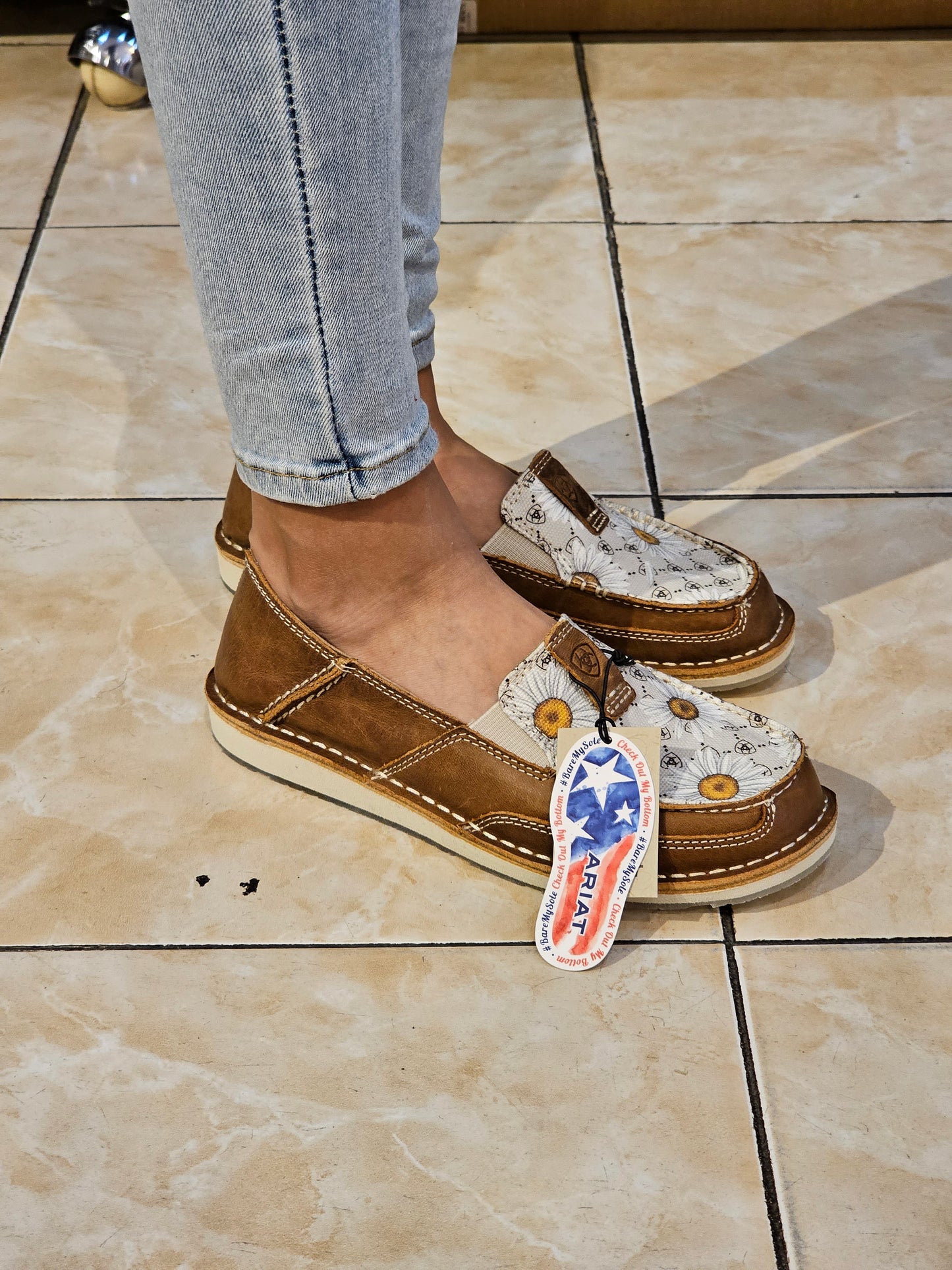 Zapato ariat para dama estampado de flor