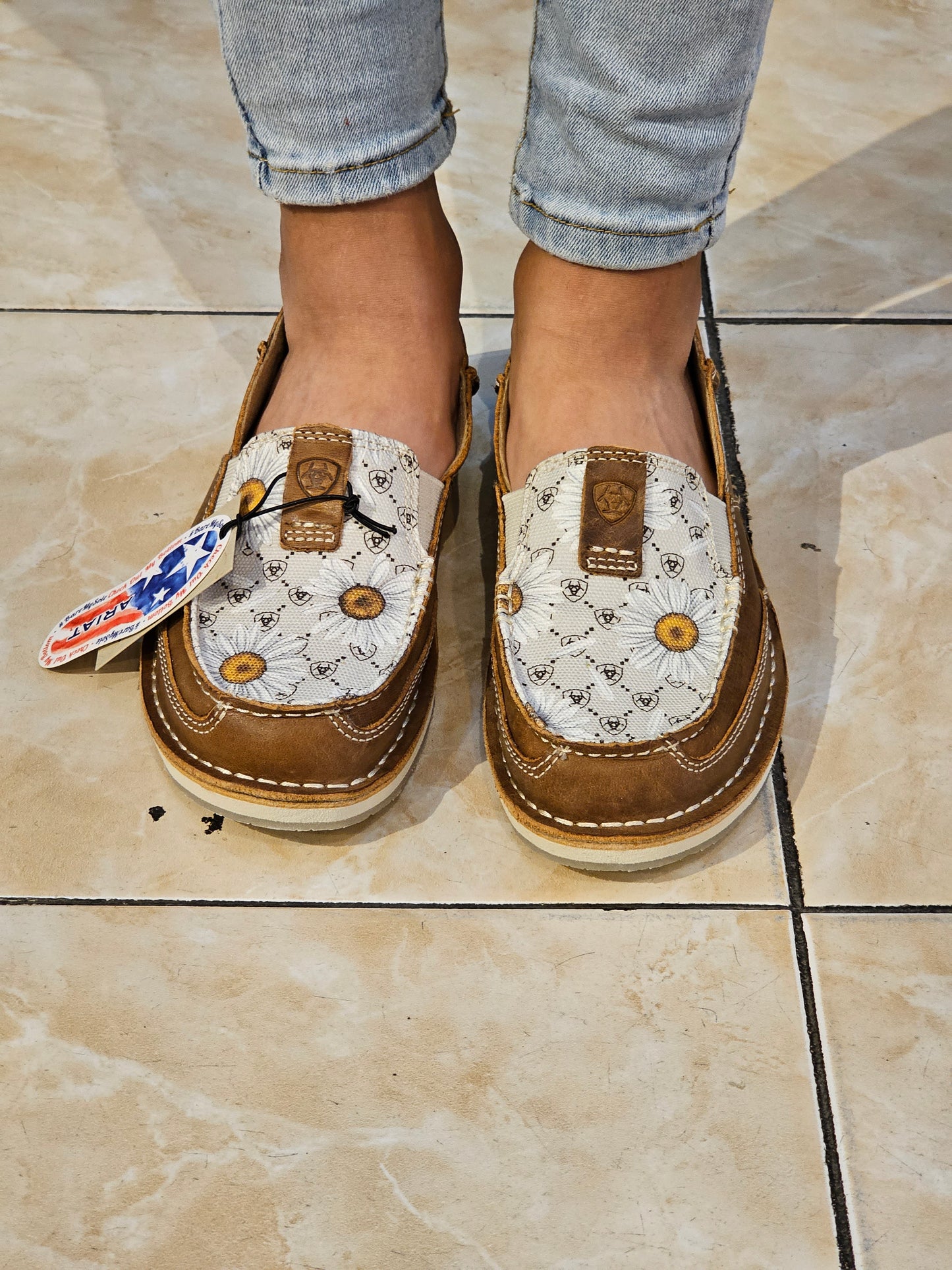 Zapato ariat para dama estampado de flor