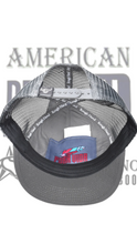 Cargar imagen en el visor de la galería, Gorra de camionero clásica de Rough Hand Brand Gris