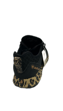 Cargar imagen en el visor de la galería, Tenis negro leopardo para dama marca Ariat