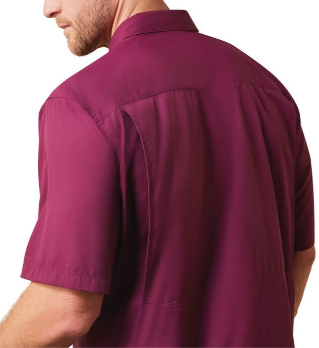 Camisa Ariat TEK traspirable para caballero color vino