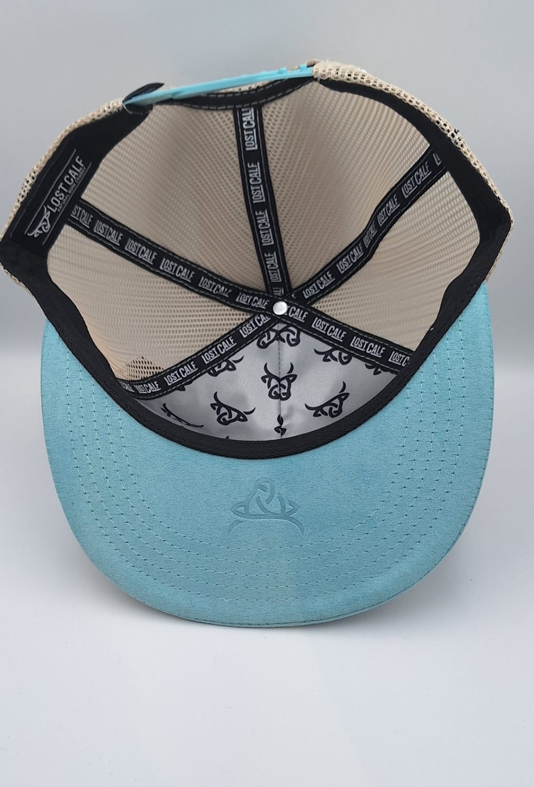Gorra (LOST CALF)pluma colores