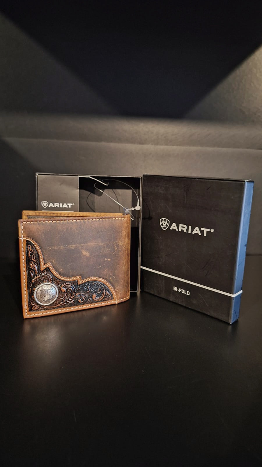 Billetera ARIAT corta punta cincelada