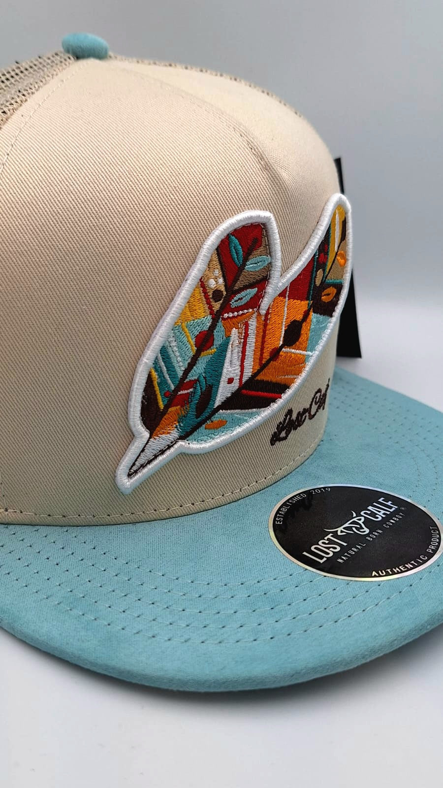 Gorra (LOST CALF)pluma colores