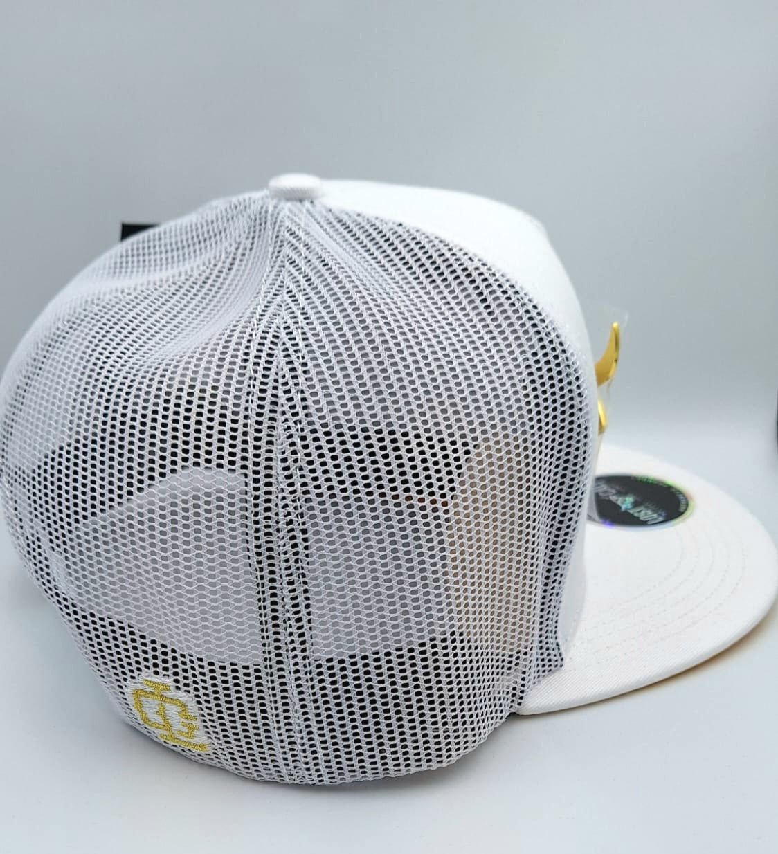 Gorra LOST CALF ( EDICION ESPECIAL) bull oro metal