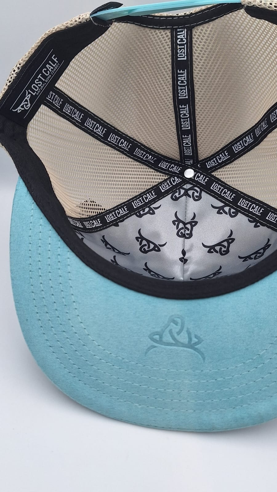 Gorra (LOST CALF)pluma colores