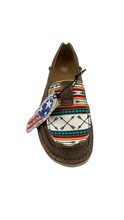 Cargar imagen en el visor de la galería, Zapato ariat para dama estampado de flecha azteca
