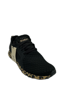 Cargar imagen en el visor de la galería, Tenis negro leopardo para dama marca Ariat
