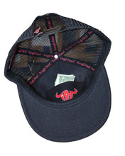 Cargar imagen en el visor de la galería, Gorra de camionero clásica de Rough Hand Brand negro
