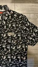 Cargar imagen en el visor de la galería, Camisa manga corta rock and roll negro con estampado

