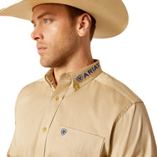 Cargar imagen en el visor de la galería, Camisa ARIAT LOGO RETRO  camel
