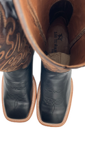 Cargar imagen en el visor de la galería, Bota vaquera piel de res negro horma cuadrada brillo
