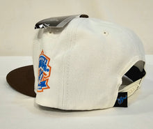 Cargar imagen en el visor de la galería, Gorra hough hand
