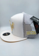 Cargar imagen en el visor de la galería, Gorra LOST CALF ( EDICION ESPECIAL) bull oro metal
