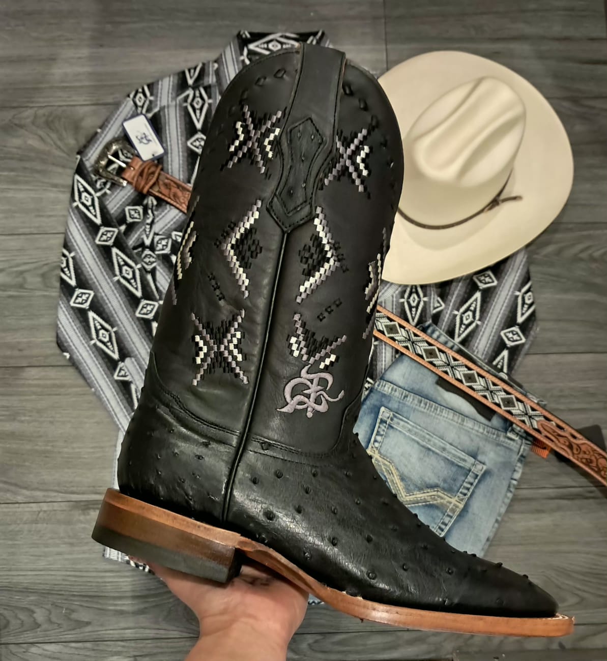 Outfit hombre vaquero AVESTRUZ negro