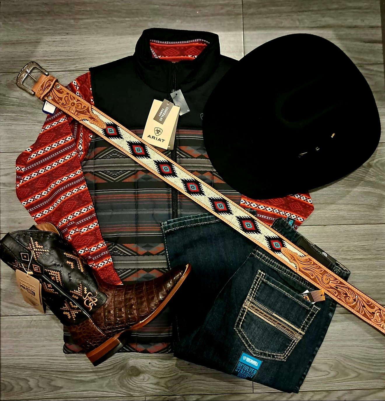 Outfit hombre chaleco retro ARIAT