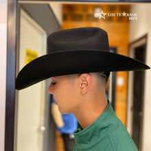 Cargar imagen en el visor de la galería, Texana Fina American pro bull (Americana) negro lana de conejo
